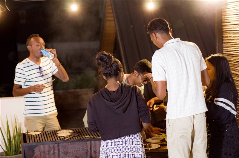 Soirée barbecue entre amis à la Villa Fotsy